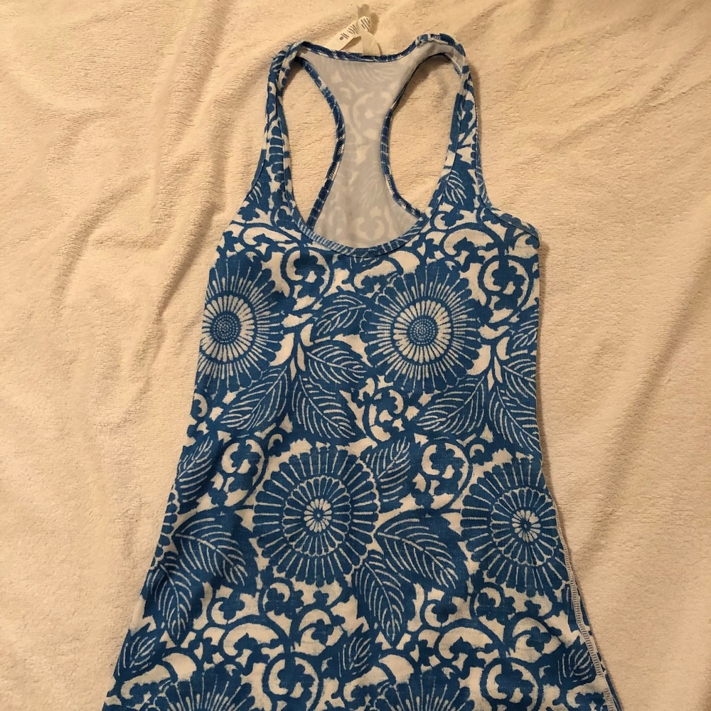 Lululemon Cool Racer Back Size 2 - Picture 2 of 2